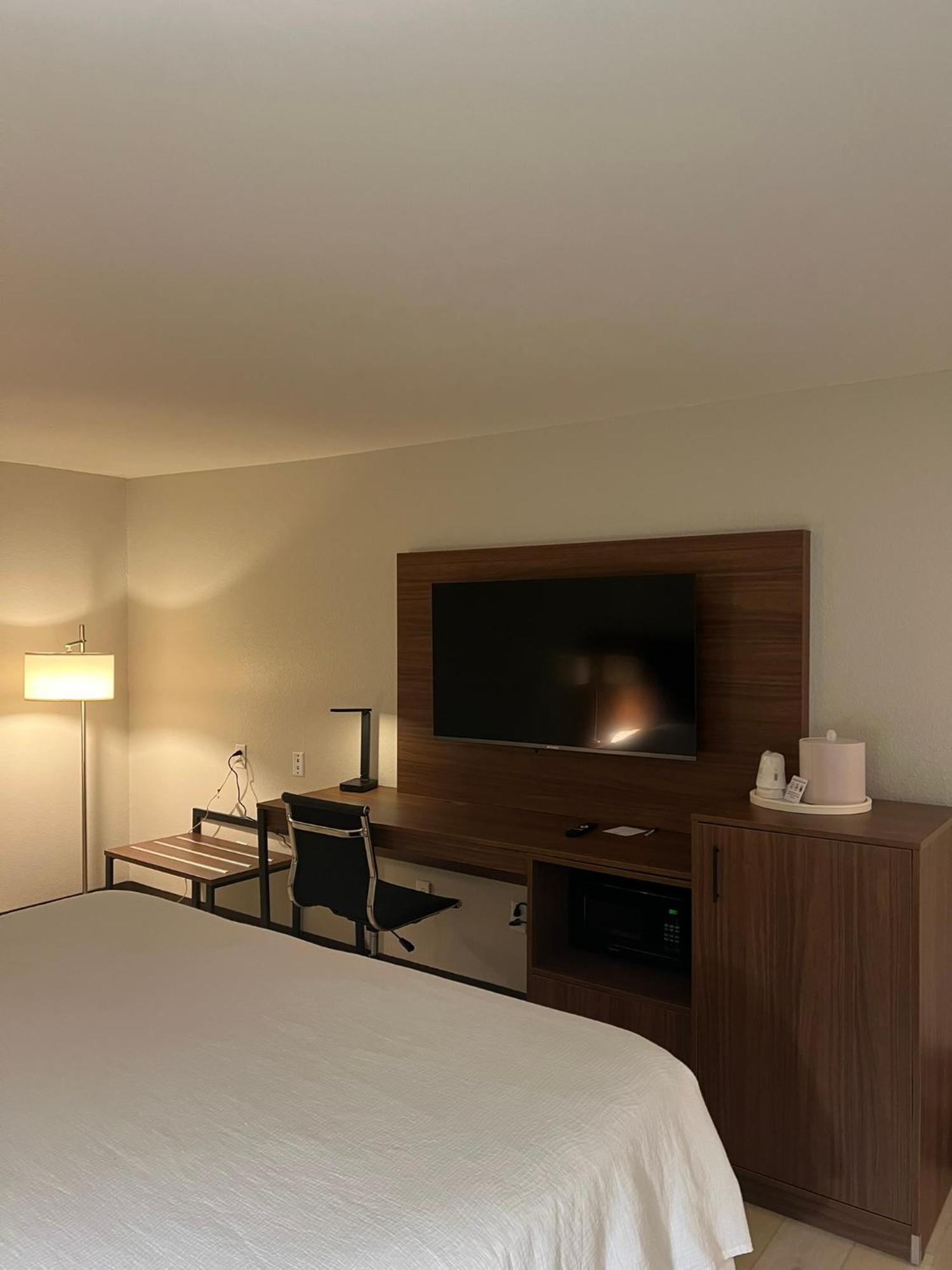 Wingate By Wyndham Dublin Near Claytor Lake State Park Bagian luar foto