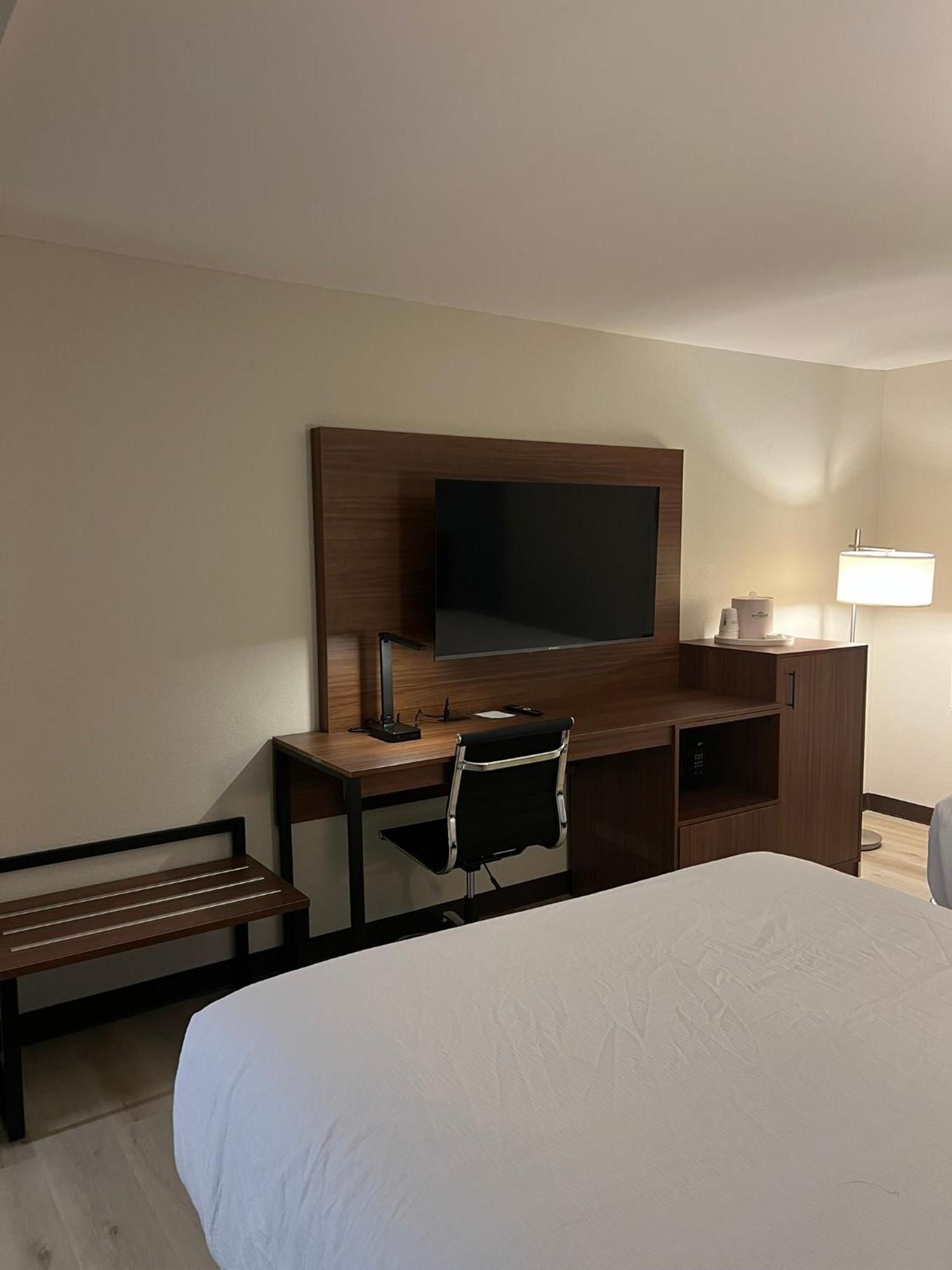 Wingate By Wyndham Dublin Near Claytor Lake State Park Bagian luar foto
