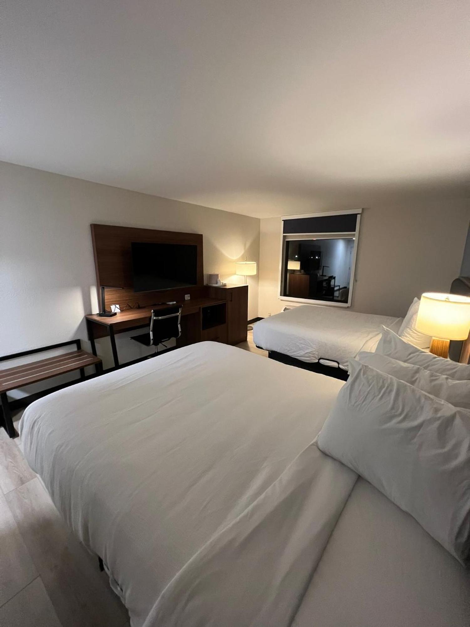 Wingate By Wyndham Dublin Near Claytor Lake State Park Bagian luar foto